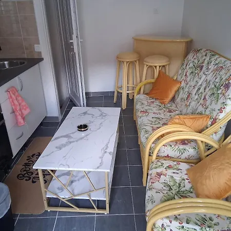 Les Jardins Secrets Apartment